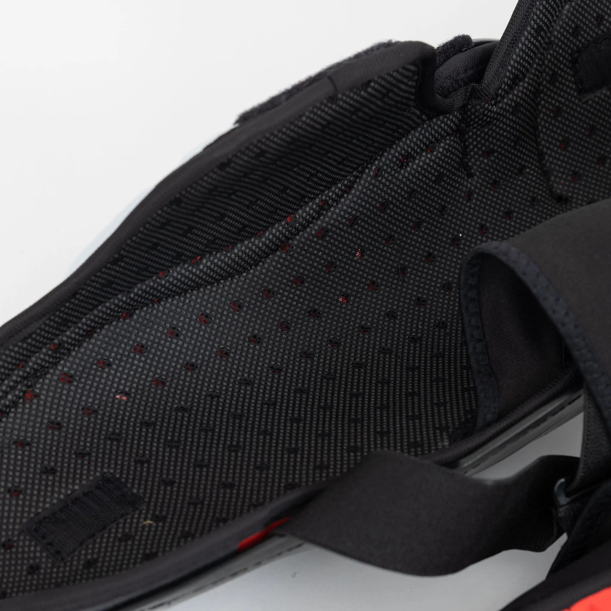Bauer Vapor Hyperlite Intermediate Hockey Shin Guards