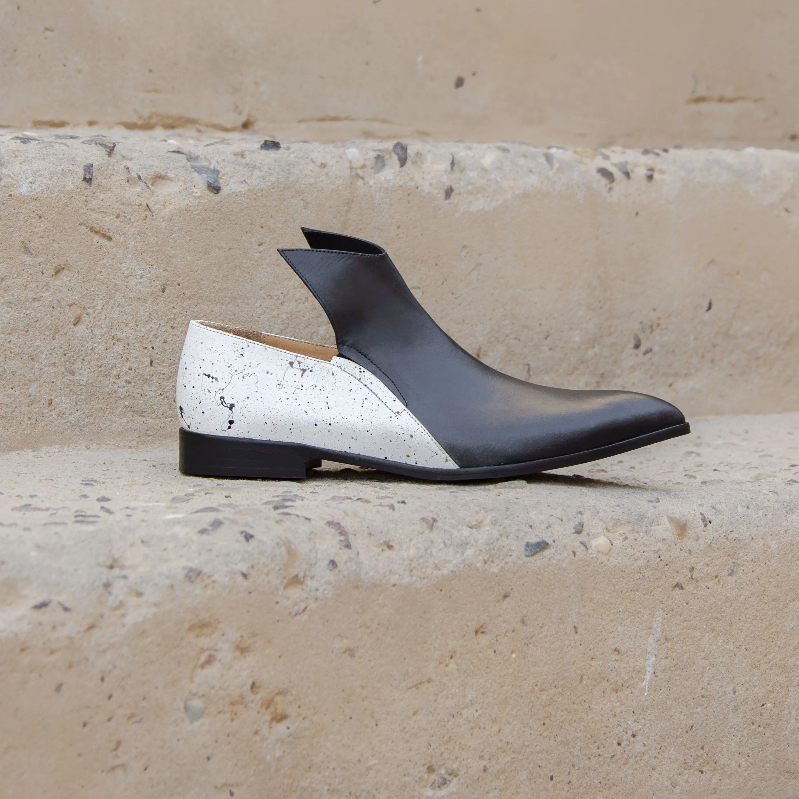 Sadeem black white boot