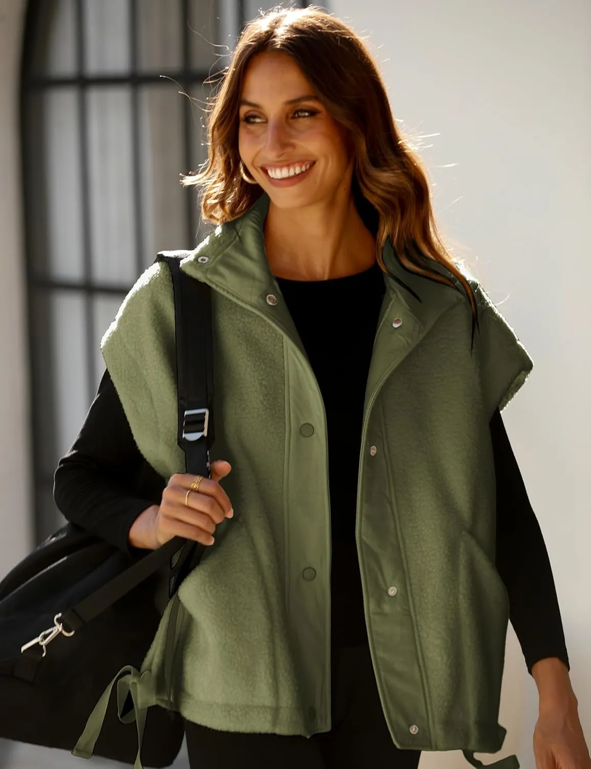 Women Oversized Fleece Vest Trendy Sleeveless Button Down Fuzzy Sherpa Jacket Winter Warm Outerwear Vest with Pockets