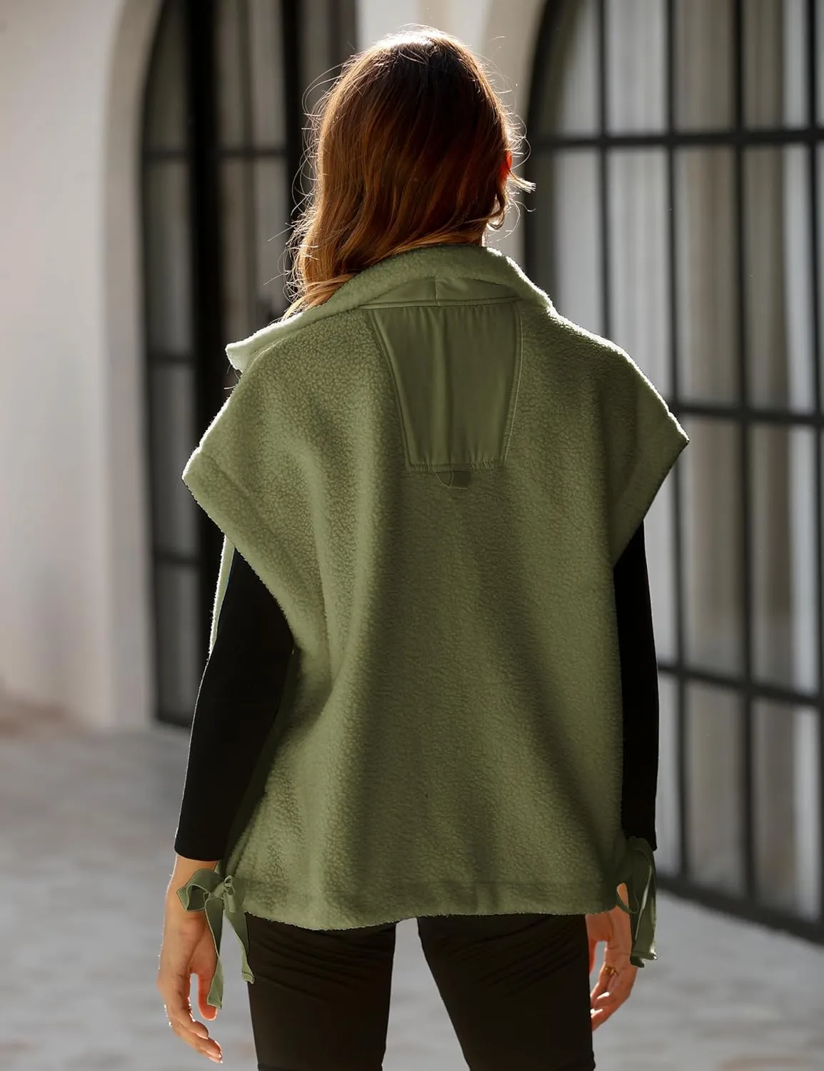 Women Oversized Fleece Vest Trendy Sleeveless Button Down Fuzzy Sherpa Jacket Winter Warm Outerwear Vest with Pockets