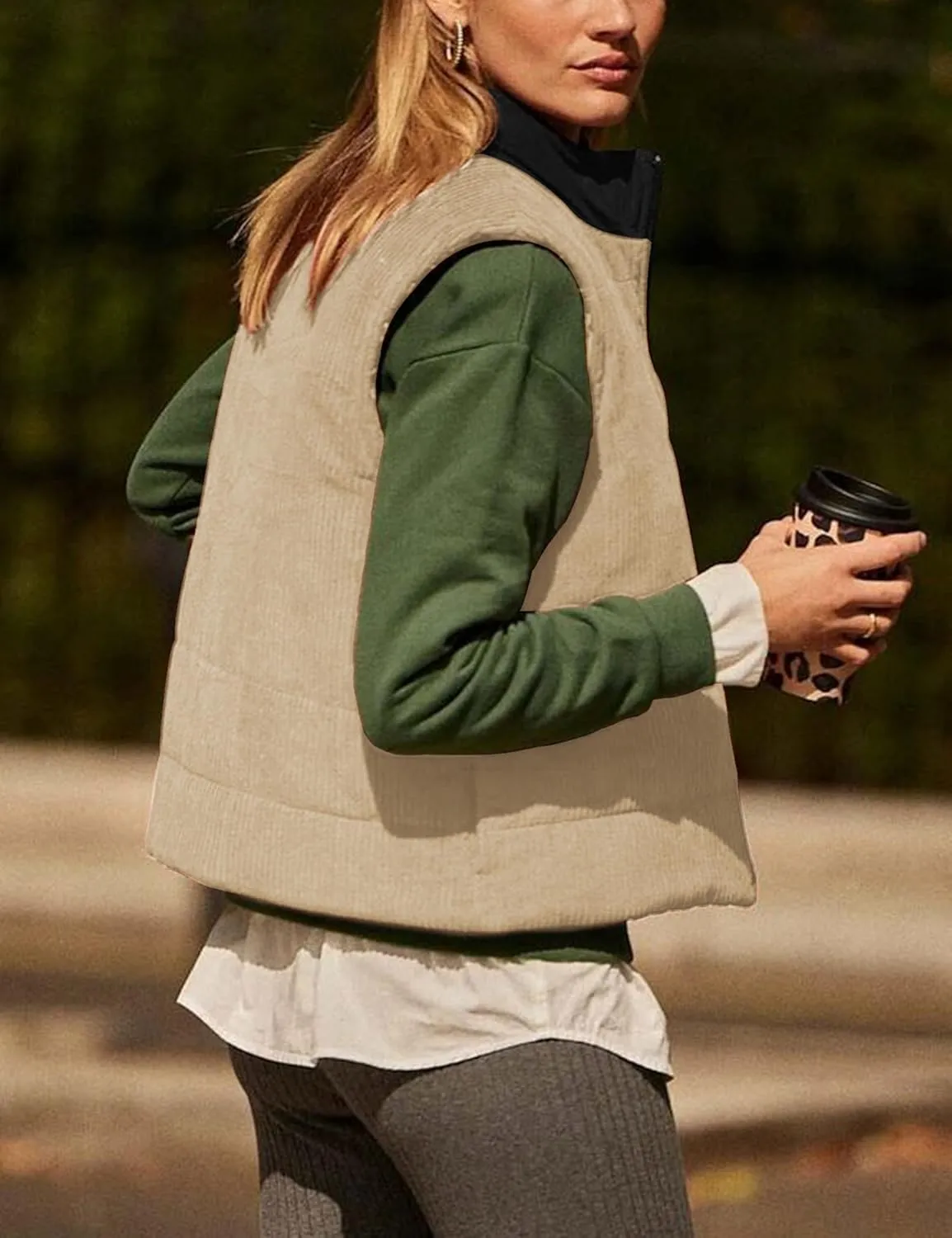 Women's Corduroy Puffer Vest Cropped Stand Collar Zip Up Color Block Vests Warm Gilet Jacket Outerwear with Pocket