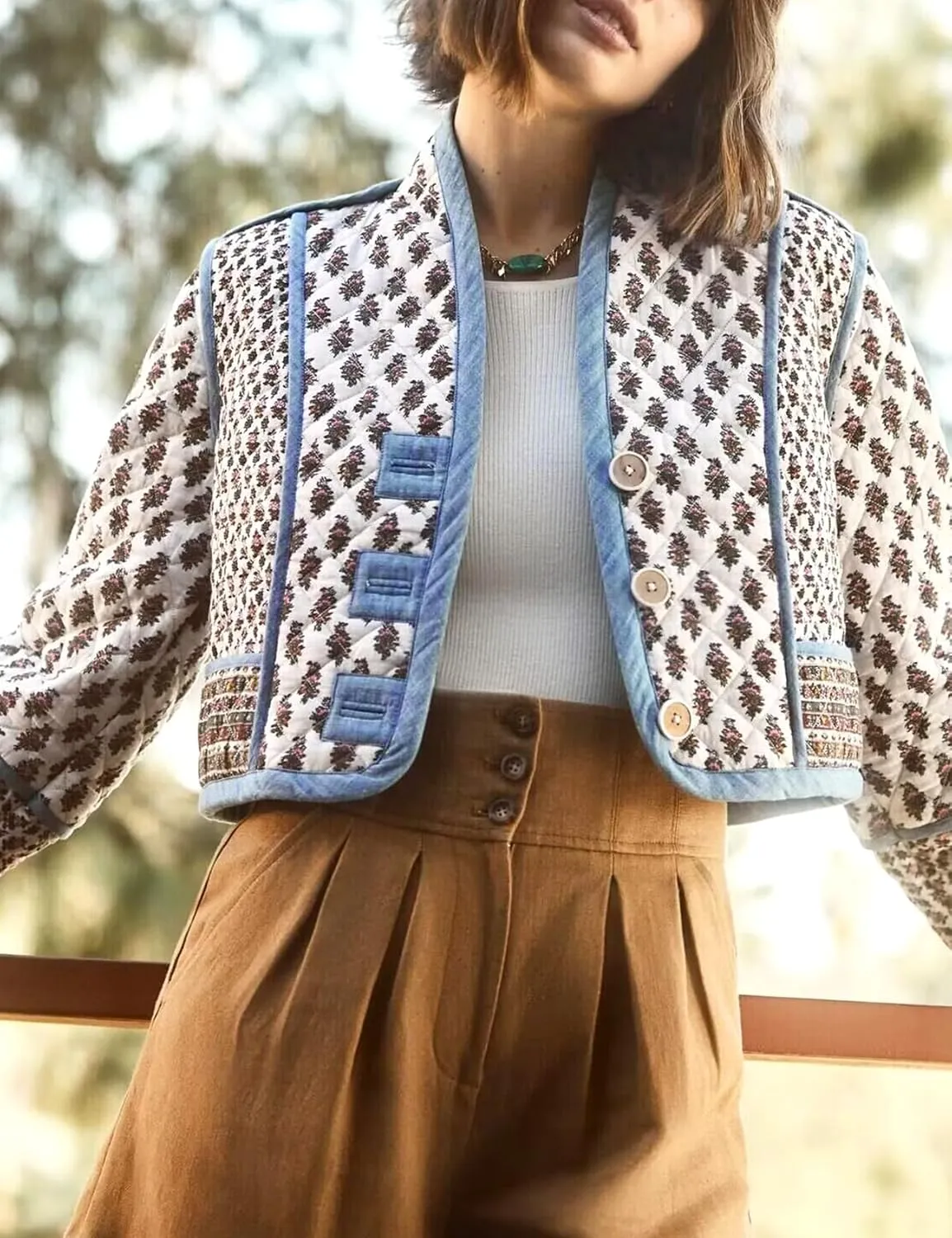 Wyeysyt Women's Cropped Quilted Puffer Jacket Cardigan Floral Printed Button Up Long Sleeve Padded Quilted Short Puffer Coats