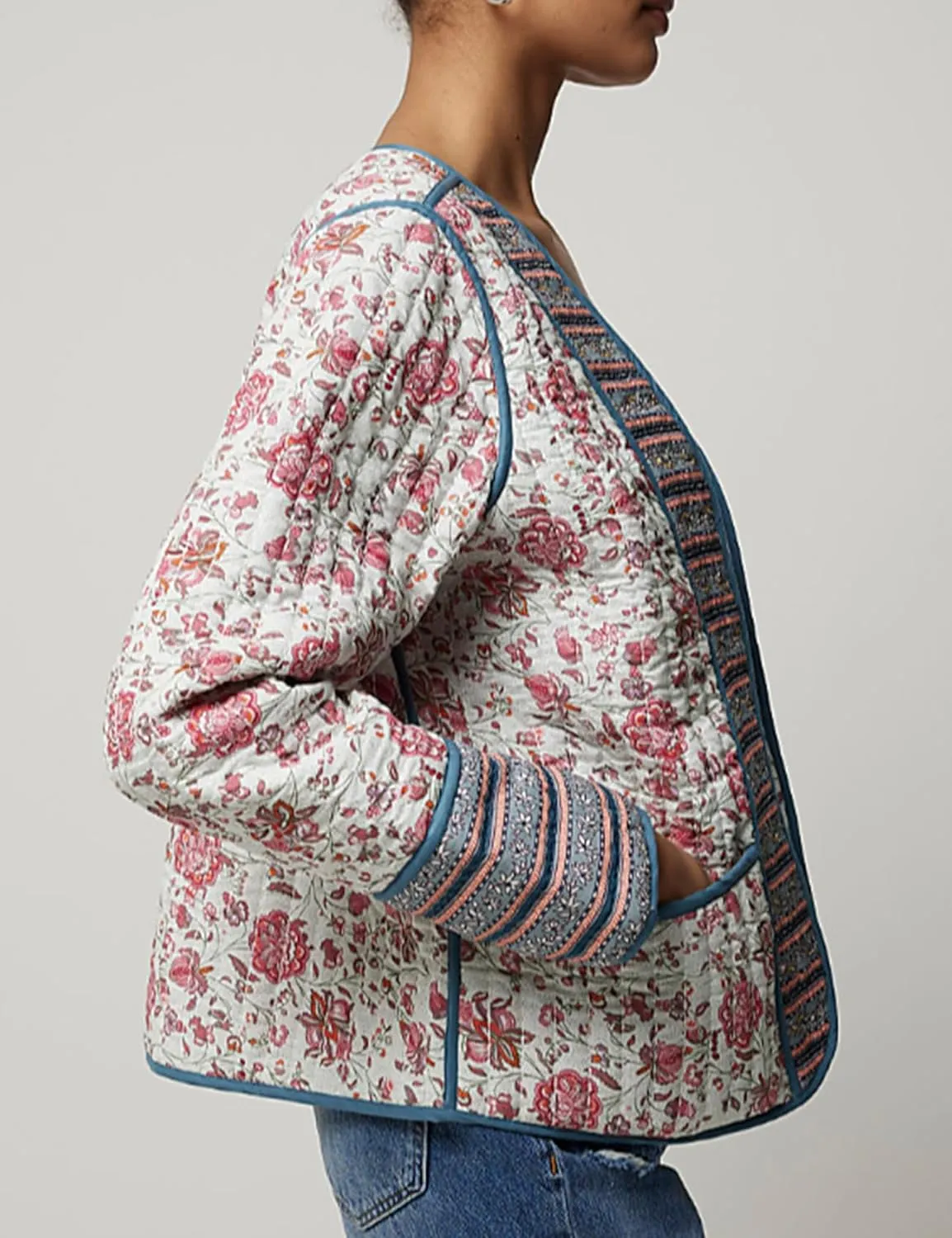 Wyeysyt Women's Cropped Quilted Puffer Jacket Cardigan Floral Printed Button Up Long Sleeve Padded Quilted Short Puffer Coats