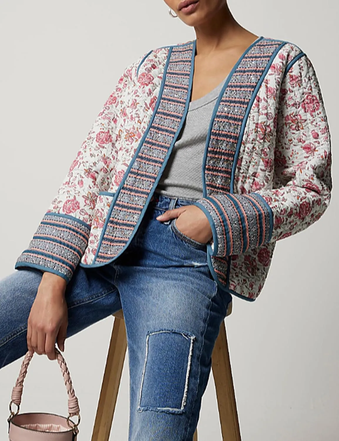 Wyeysyt Women's Cropped Quilted Puffer Jacket Cardigan Floral Printed Button Up Long Sleeve Padded Quilted Short Puffer Coats